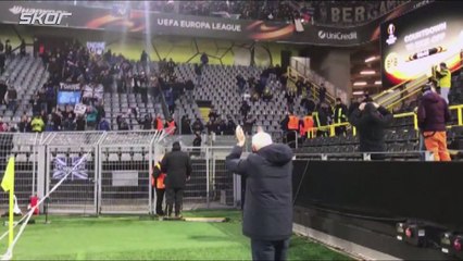 Başkan taraftarı gözyaşları içinde alkışladı