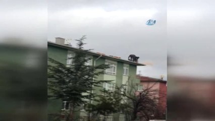 Başkent'te Çatı İşçilerinin Kazaya Davetiye Çıkardığı Anlar Böyle Görüntülendi