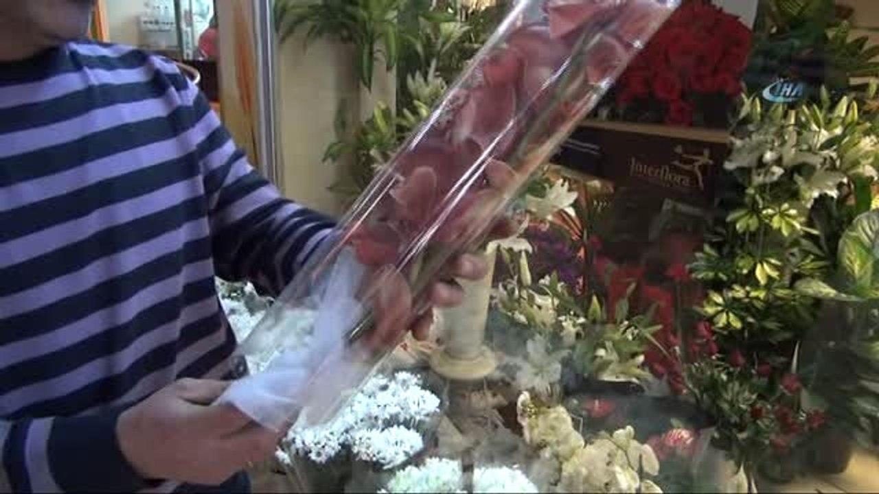 Çiçekçiler Sevgililer Günü İçin 24 Saat Çalışıyor