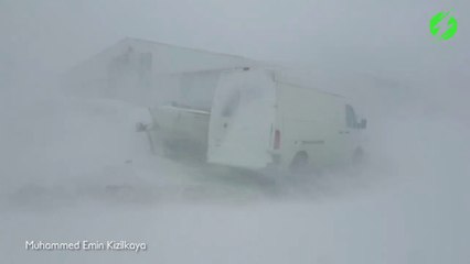 Tải video: Les tempêtes de neige en Islande c'est autre chose qu'en france... Impressionnant