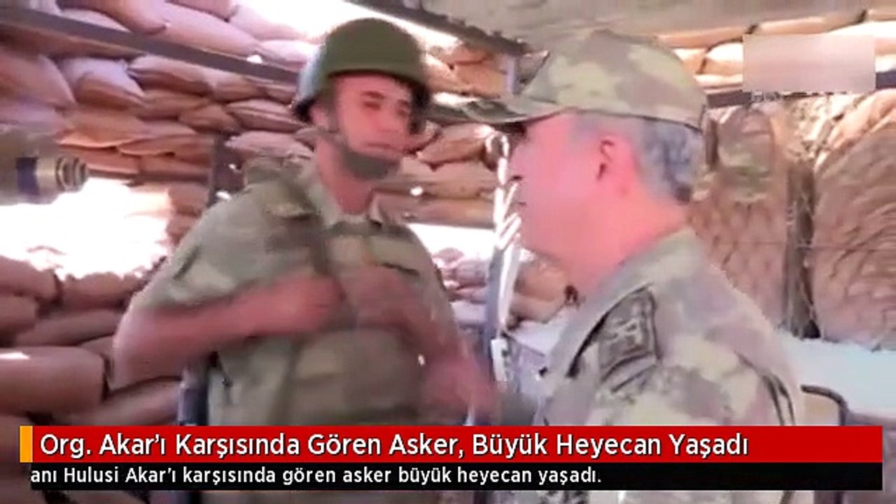 Org. Hulusi Akar'ı karşısında gören askerimizin heyecanı kamerada