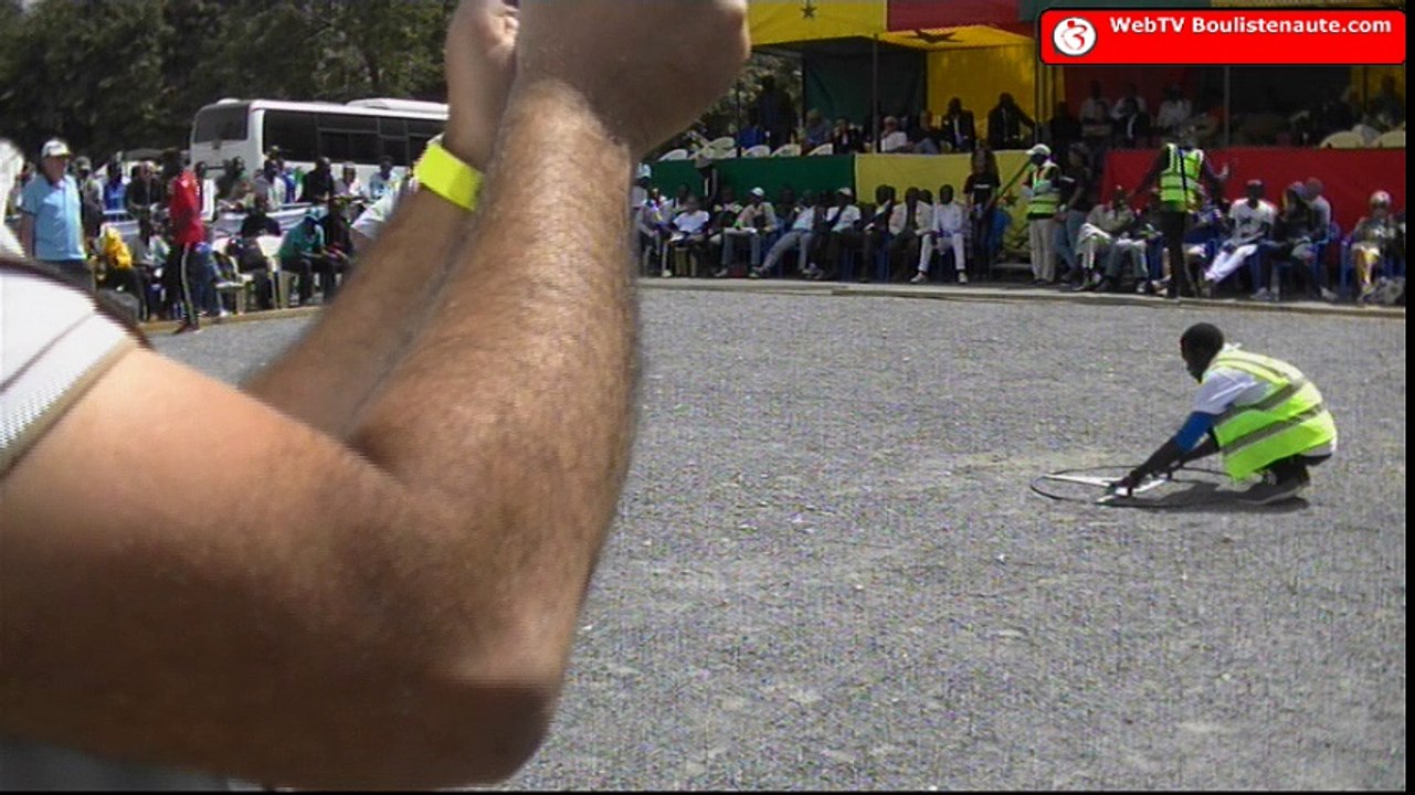 International de pétanque à Saly, Sénégal : Tir de précision Suchaud vs Germain