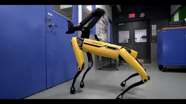 Digne de Black Mirror : ce chien-robot sait désormais ouvrir des portes