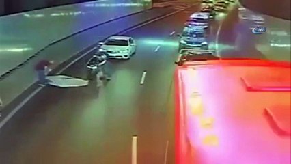 Araçtan düşen yatakla kaza yapmıştı, sürücü yaşananları İHA'ya anlattı