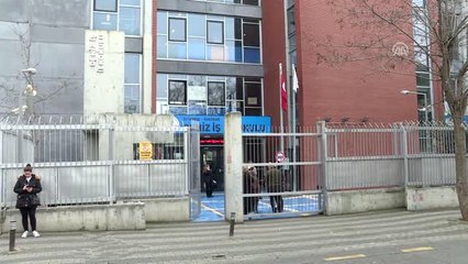 Mektuplarına Cevap Veren Askerlere Atkı ve Bere Örüyorlar