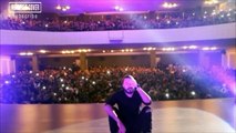كريم الغربي يرقص علي '' العب يلا '' مع الجمهور !!