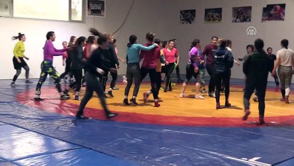 Şampiyon güreşçi, kadın sporcuların yolunu aydınlatacak - YALOVA