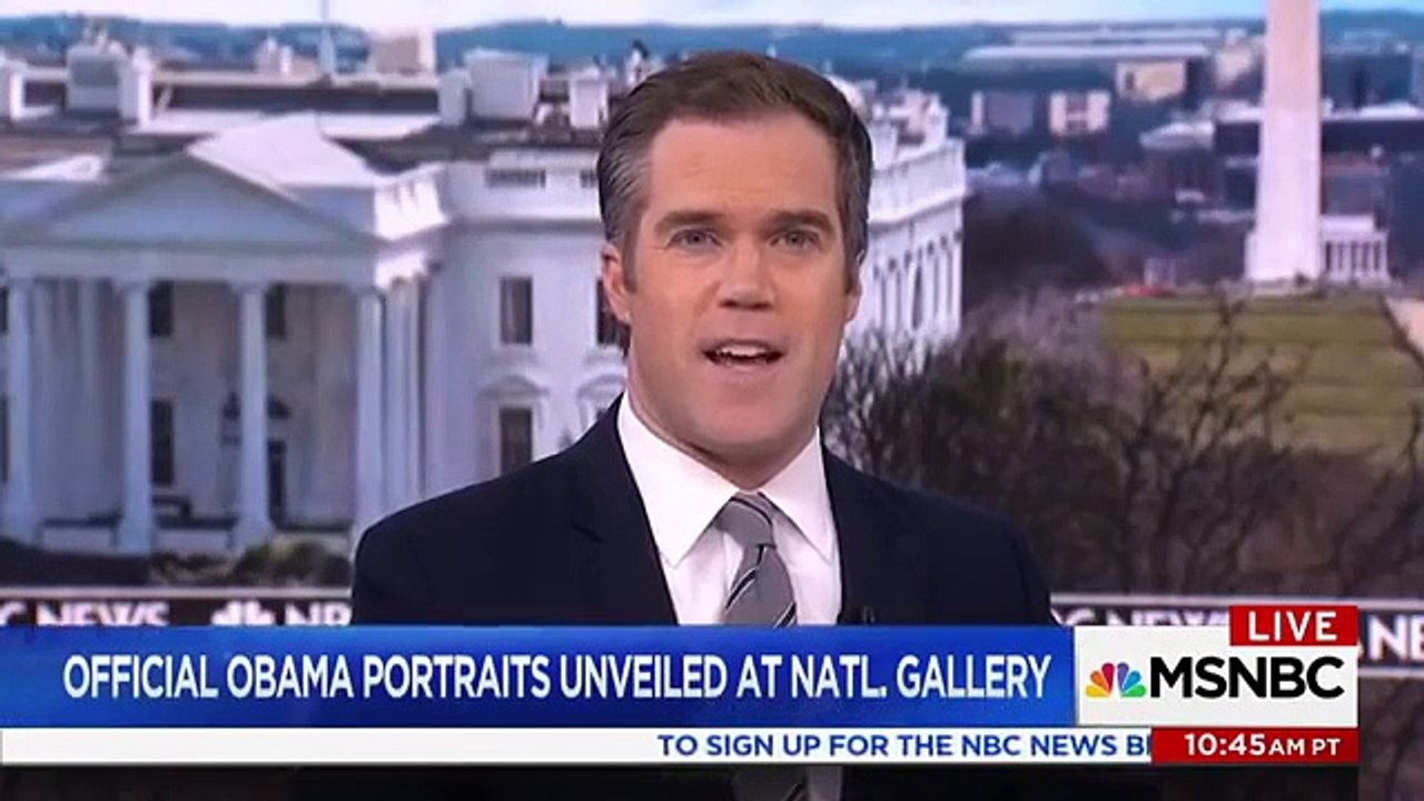 Barack Obama se moque de son propre physique lors de l'inauguration de son portrait officiel : "J'ai essayé de négocier pour mes cheveux gris et pour avoir de plus petites oreilles"