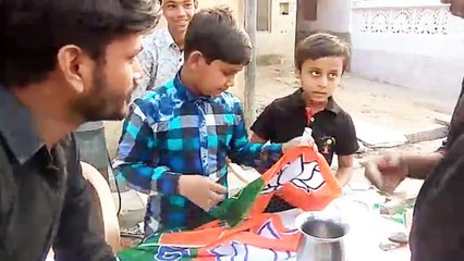 15 लाख ? मोदी जी ने किस किस को दिया ! सुने इस छोटे उस्ताद से - मजबूर हो जायेगे वीडियो शेयर करने पर # Fifteen Lacks Announce Modiji To Every People In India  - Funny Ek Smile