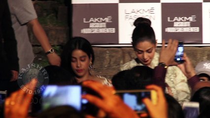 Sridevi Scolds Daughter Jhanvi Kapoor In Public | అందరి ముందు కూతుర్ని తిట్టిన శ్రీదేవి