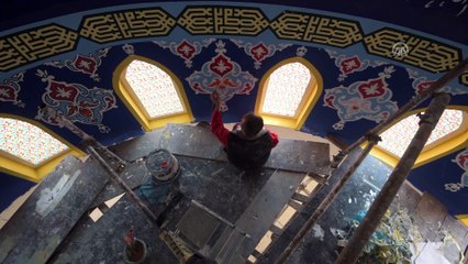 Süleymaniye'deki tüm camilerin süslemesi ona emanet