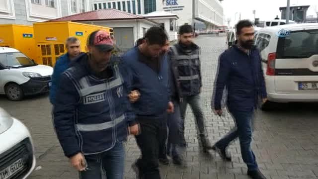 Kuyumcuları Sahte Altınla Dolandırdılar