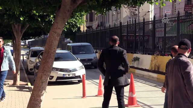 Otobüs şoförünün şehit annesine hakaret ettiği iddiası - Şoförün adliyeye getirilişi - ADANA