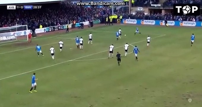Alfredo Morelos a fait le raté de l'année avec les Glasgow Rangers !