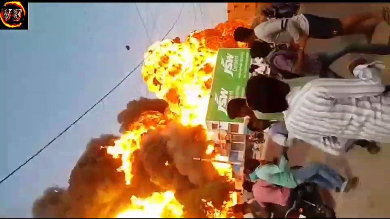 haderabaad petrol pump blast live video