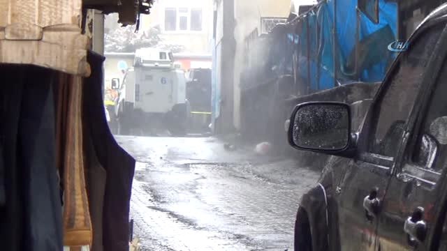 Hakkari'de Şüpheli Poşet Alarmı...kontrollü Olarak Patlatılan Poşetten Semaver Çıktı