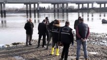 Meriç Nehri'nde kaçakları taşıyan botun battığı iddiası - Bir çocuk, bir kadın cesedi daha bulundu (2) - EDİRNE