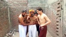 दाई। किलों के हाथ