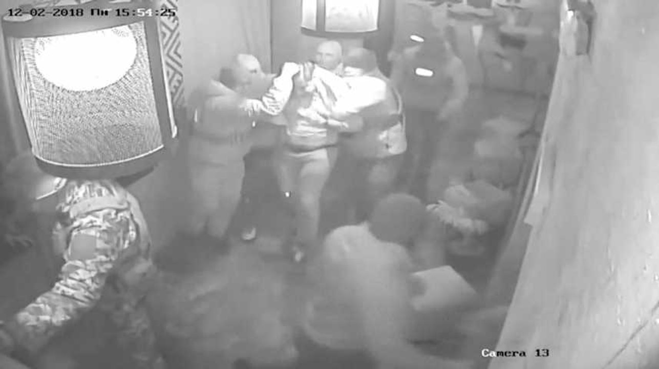 Ukraine : une caméra de surveillance filme l'arrestation musclée d'un opposant