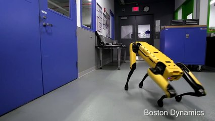 Un robot Boston Dynamics ouvre une porte