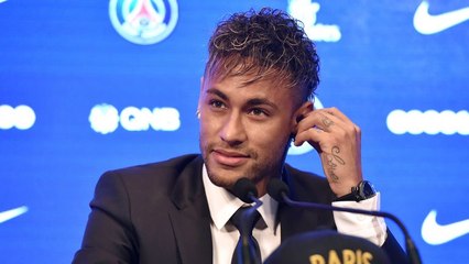 Luiz Gustavo s'enflamme pour Neymar