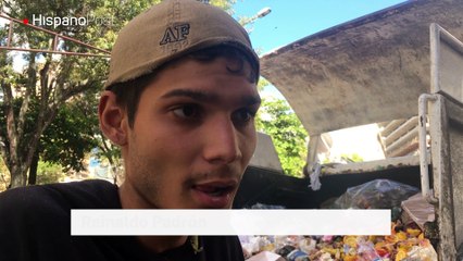 Venezolanos pobres cazan camiones de basura para alimentarse