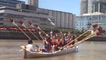 Paseo a remo por el Río de la Plata, un recorrido en medio del ajetreo