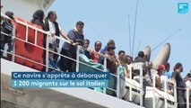 Migrants : l'Italie menace de fermer ses ports sous la pression