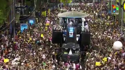 Dilma Hails Samba School Berating 'Neoliberal Vampire’
