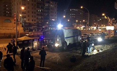 Diyarbakır'da Polis Noktasına EYP'li Saldırı!