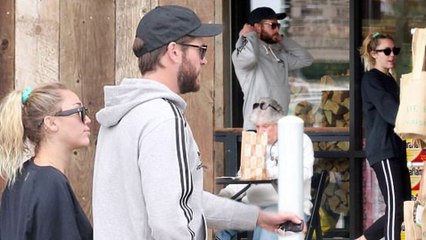 Download Video: Make-up free Miley Cyrus goes grocery shopping with Liam Hemsworth in Malibu.