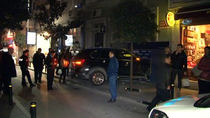Şişli’de araç işyerine daldı