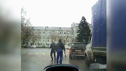 Combate en plena calle  un bate contra el Kung Fu