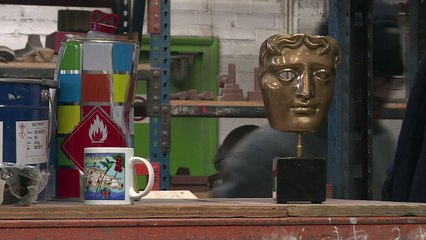 Grande-Bretagne: dans l'atelier de fabrication des Bafta