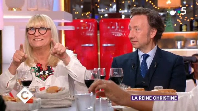 Anne-Elisabeth Lemoine retrouve une archive de Nikos dans Union libre qui chante avec... Patrick Bruel ! Regardez