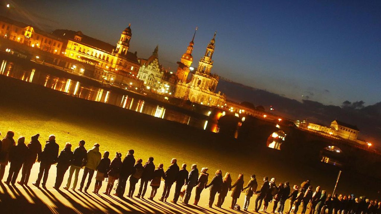 Dresdner erinnern an Kriegszerstörung