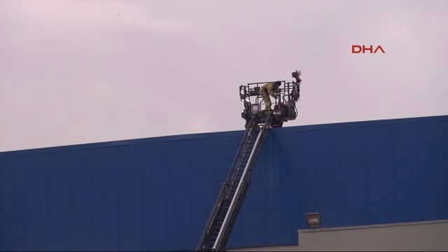 Cnr Expo Fuar Merkezi'nde Yangın: Duman Tahliye Çalışmaları Sürüyor