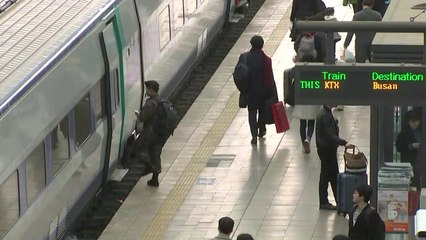 "고향 가는 길 설레요"...분주한 서울역 / YTN