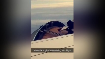 Скачать видео: United Airlines engine fails over Pacific Ocean during flight to Hawaii