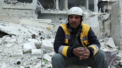 Syrie:sous les décombres, les secouristes retrouvent des proches