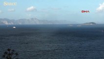 Türk-Yunan savaş gemileri Kardak kayalıklarından ayrılmadı