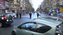 Coups de feu, un homme abattu par la police devant un commissariat à Paris