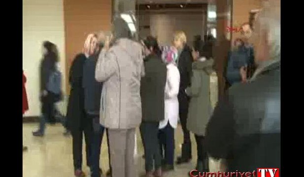 Sanatçı Nuray Hafiftaş yaşamını yitirdi, sanatçı dostları hastaneye akın etti