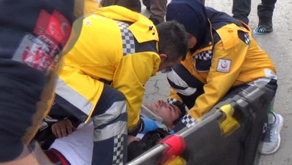 Otomobile çarpan motoisklet sürücüsü yaralandı