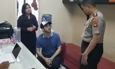 Video herunterladen: Fachri Albar Bantah Rumahnya Jadi Tempat Pesta Narkoba