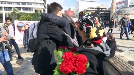 Sevgililer Günü'nde pankartlı evlenme teklifi  - İZMİR