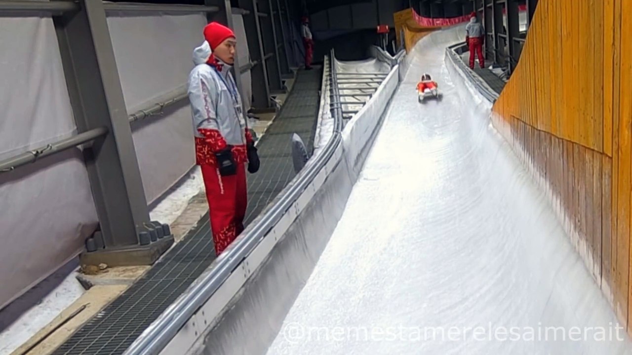 Ce volontaire à Pyeongchang frigorifié n'a aucune expression sur son visage !