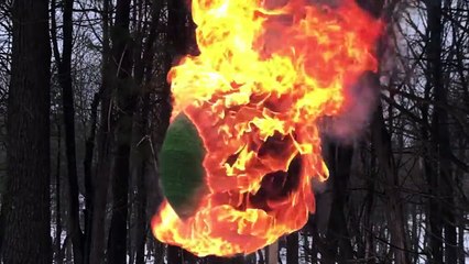 Voici ce qui arrive lorsqu'on enflamme une sphère de 42.000 allumettes