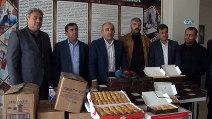 Mehmetçiğe Sevgililer Günü'nde 500 kilo baklava