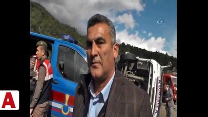 Yolcu midibüsü devrildi: 10 yaralı